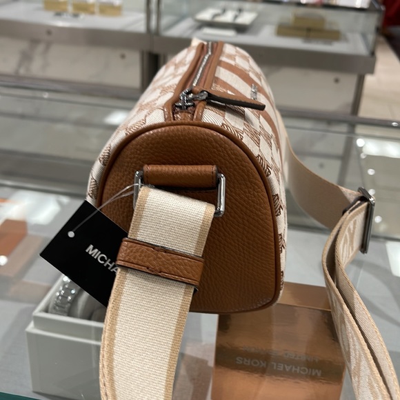 Michael Kors Men’s Women’s Cooper mini duffle xbody NWT 
Light Cream Multi 

NWT - Picture 4 of 16